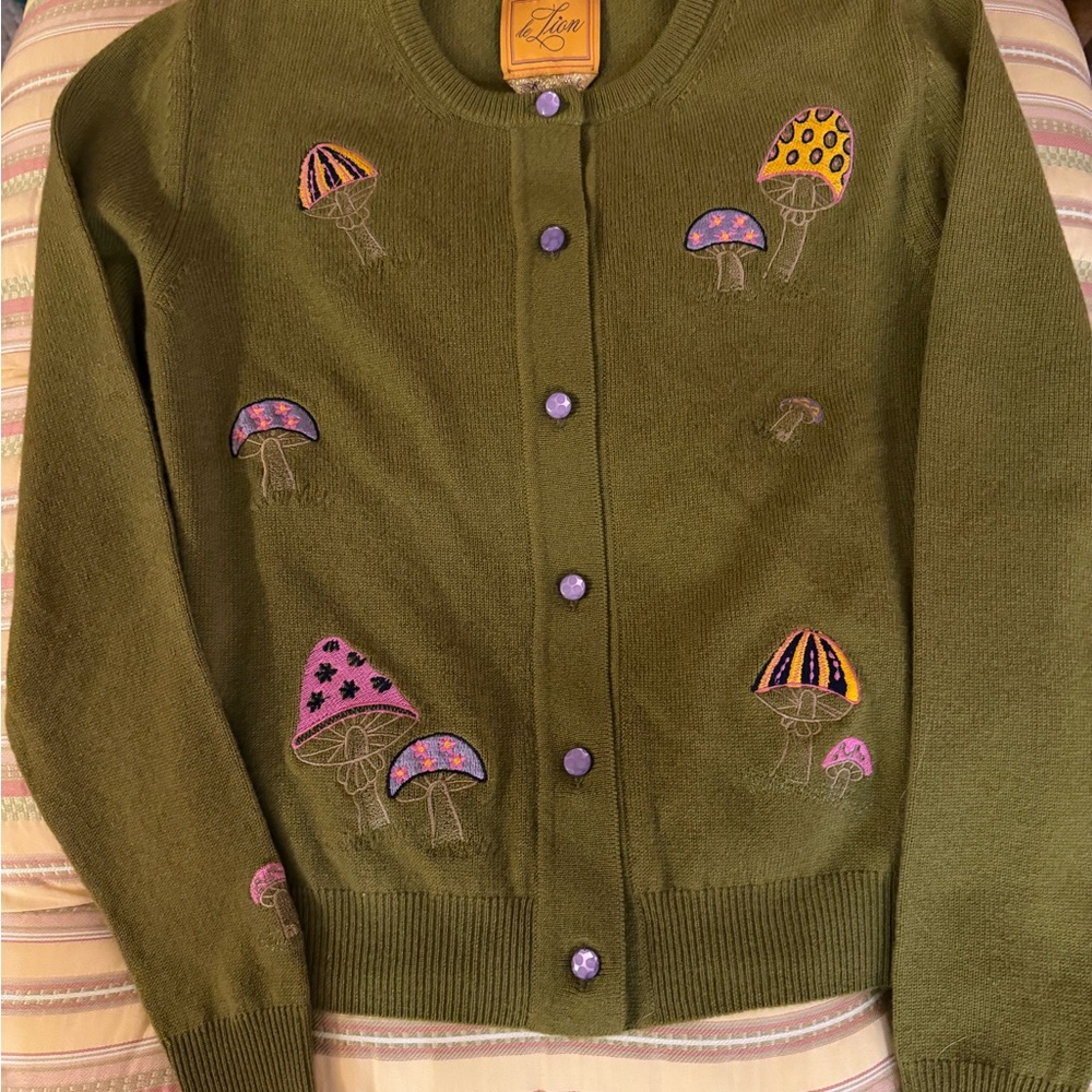 Green Mushroom Embroidered Women's Cardigan